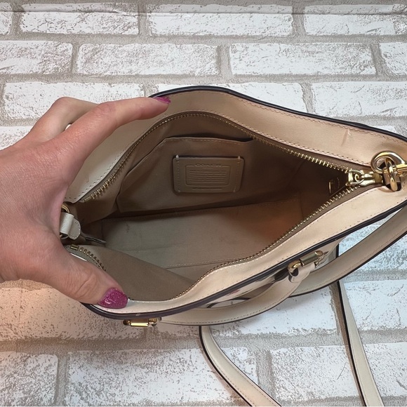 Sold - Picture 3 of 9